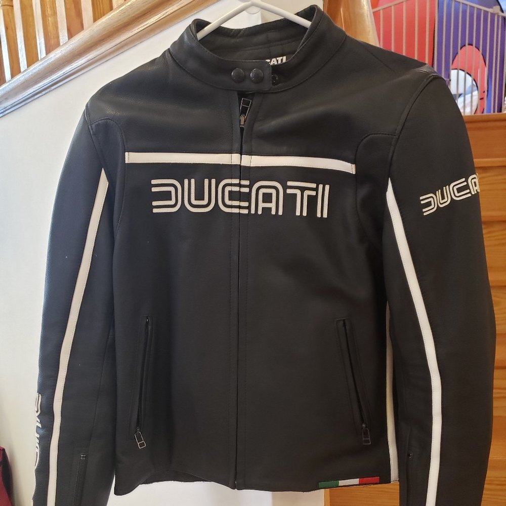Ducati leather motorcycle jacket, removable pads, condition like new